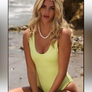new fiory columbia Lemon lime Scoop Neck One-Piece kanji reptile look Swimsuit S